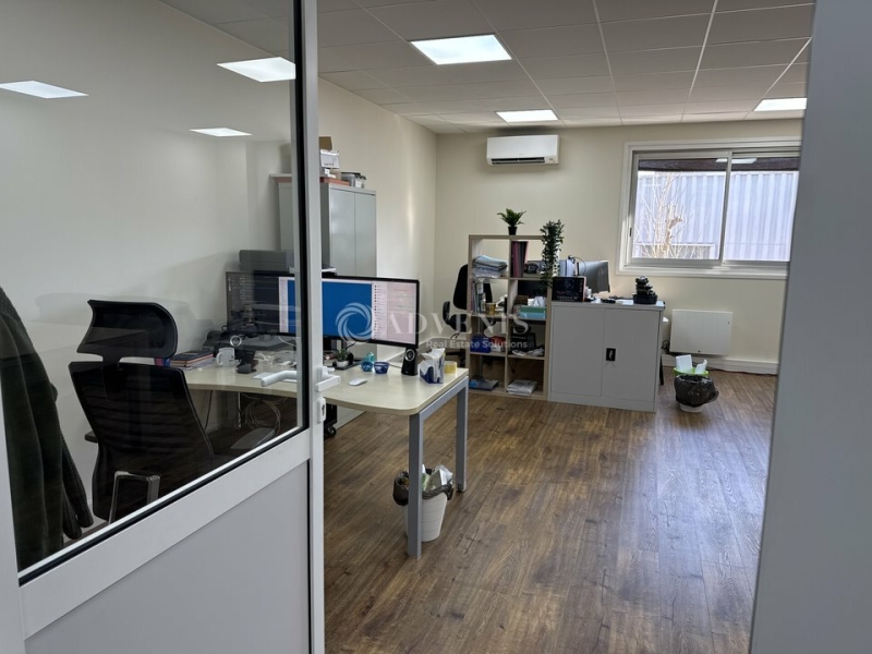 Location Bureaux MONTIGNY LE BRETONNEUX (78180) - Photo 1