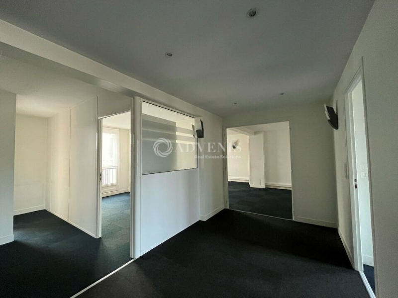 Location Bureaux VERSAILLES (78000) - Photo 2