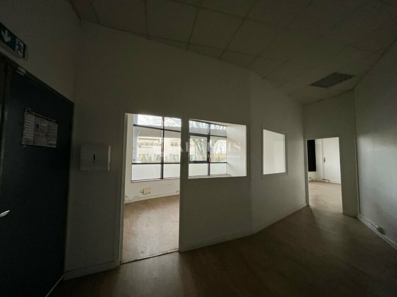Location Activités Entrepôts PLAISIR (78370) - Photo 2