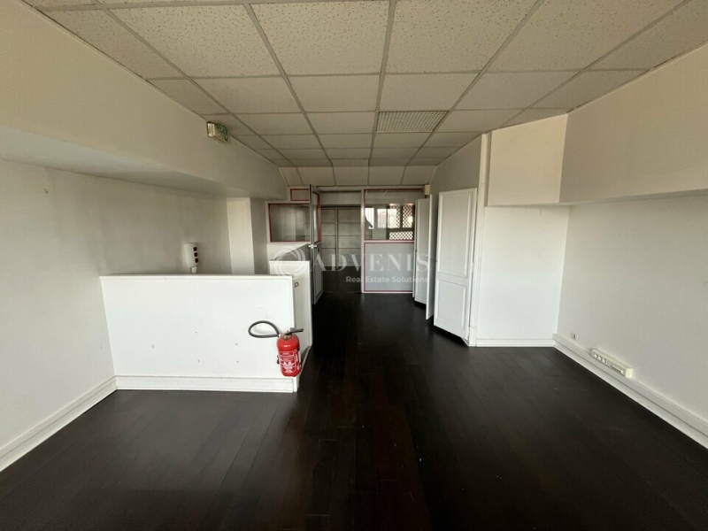 Location Commerces MONTIGNY LE BRETONNEUX (78180) - Photo 4