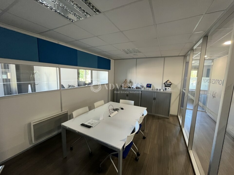 Vente Investisseur Bureaux VOISINS LE BRETONNEUX (78960) - Photo 3