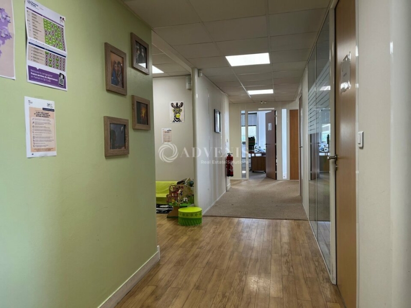 Location Bureaux MONTIGNY LE BRETONNEUX (78180) - Photo 1