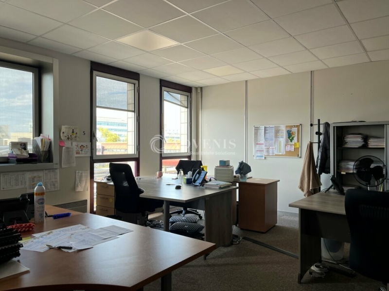 Location Bureaux MONTIGNY LE BRETONNEUX (78180) - Photo 4