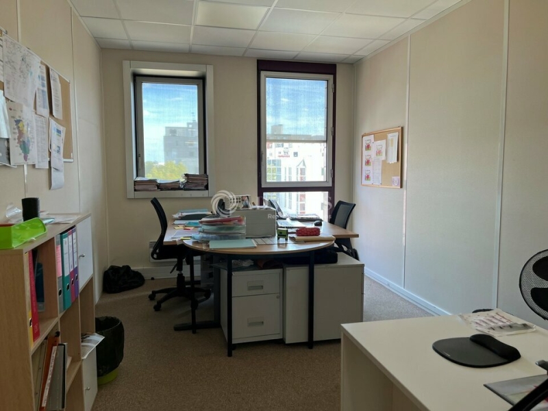 Location Bureaux MONTIGNY LE BRETONNEUX (78180) - Photo 8