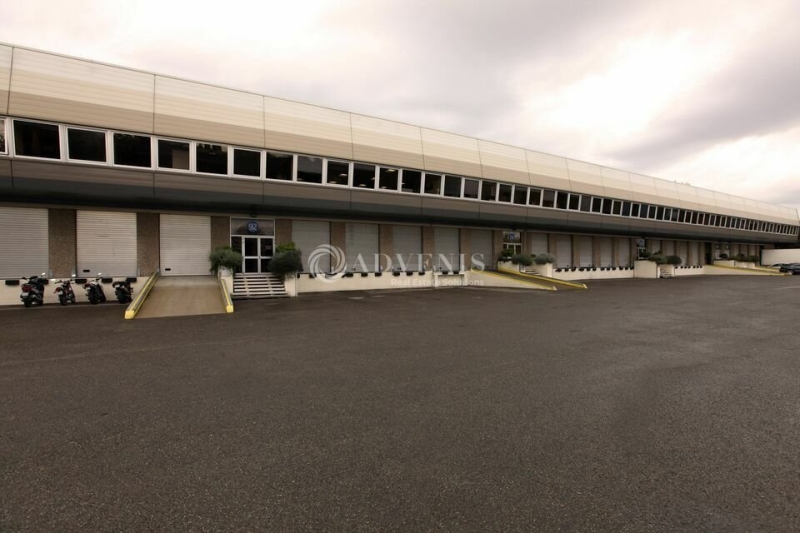 Location Entrepôts BUC (78530) - Photo 2