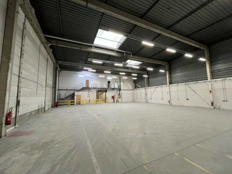 Location Entrepôts BUC (78530) - Photo 4
