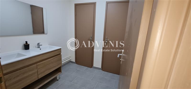 Location Bureaux MONTIGNY LE BRETONNEUX (78180) - Photo 2