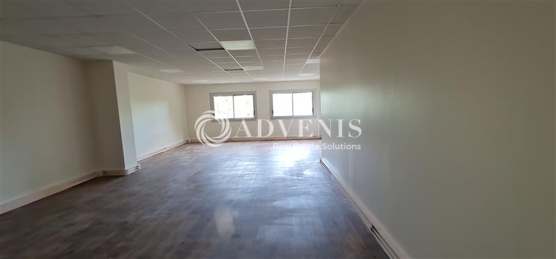 Location Bureaux MONTIGNY LE BRETONNEUX (78180) - Photo 4