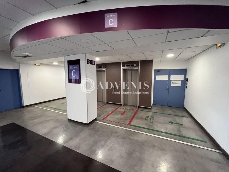 Location Bureaux MONTIGNY LE BRETONNEUX (78180) - Photo 2