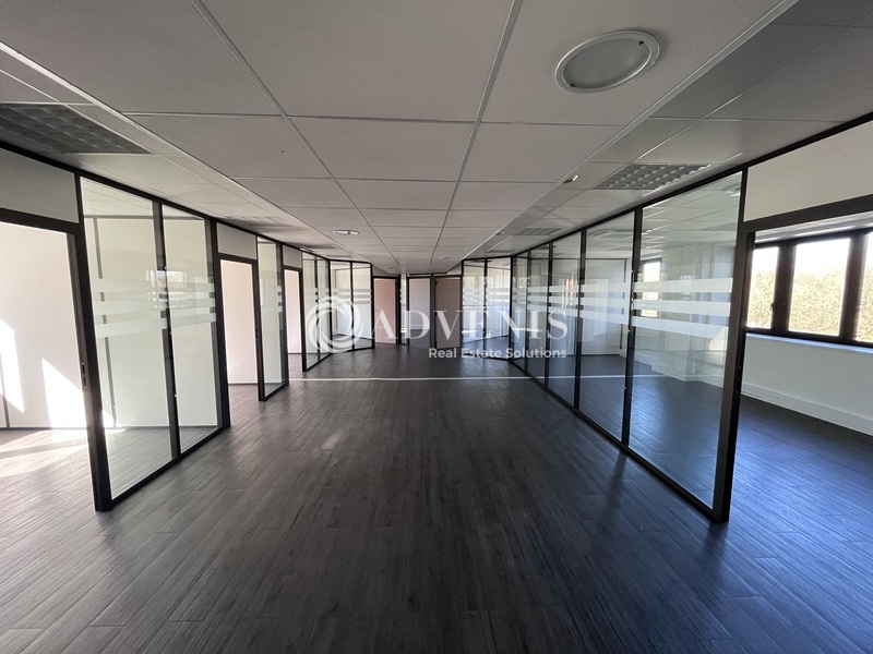 Location Bureaux MONTIGNY LE BRETONNEUX (78180) - Photo 1