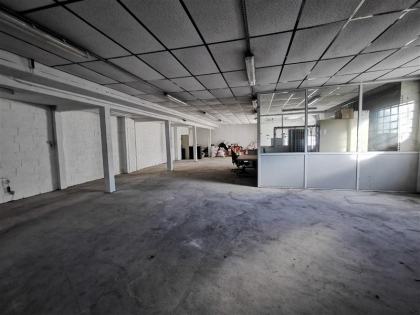 Location Entrepôts LESQUIN - Photo 1