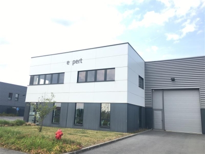 Location Entrepôts LESQUIN - Photo 1
