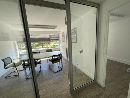 Location Commerces ORLEANS - Photo 3