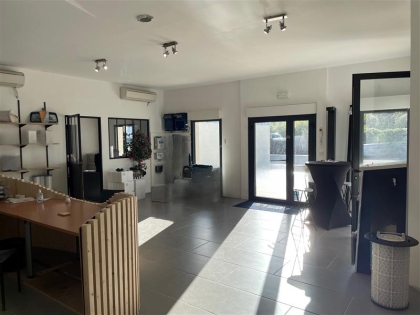 Location Commerces SAINT PRYVE SAINT MESMIN - Photo 1