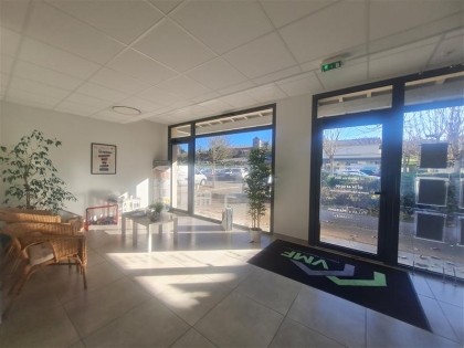 Location Commerces CASTELNAU D'ESTRETEFONDS - Photo 1