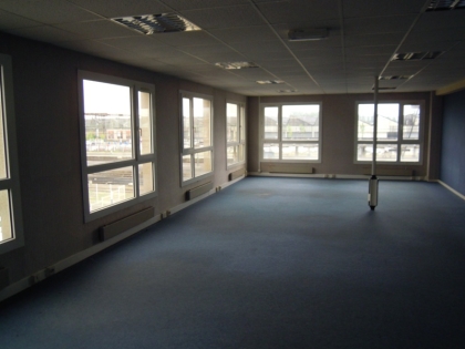Location Bureaux SAINT PIERRE DES CORPS - Photo 3