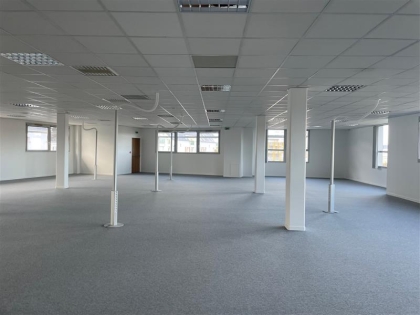 Location Bureaux SAINT PIERRE DES CORPS - Photo 1