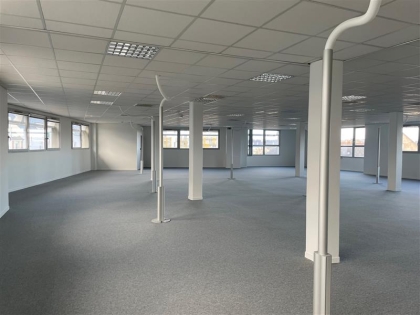 Location Bureaux SAINT PIERRE DES CORPS - Photo 2