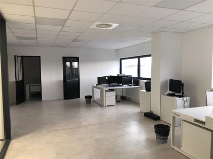 Location Bureaux SAINT CYR SUR LOIRE - Photo 1