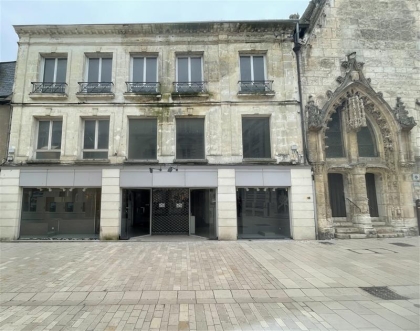 Location Commerces VENDOME - Photo 1