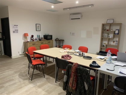 Vente Investisseur Bureaux LA CHAUSSEE SAINT VICTOR - Photo 1