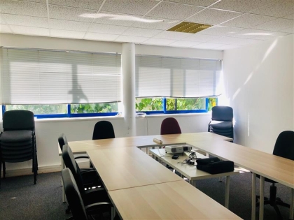Location Bureaux MAUGUIO - Photo 2