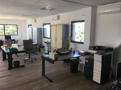 Location Bureaux VAILHAUQUES - Photo 1