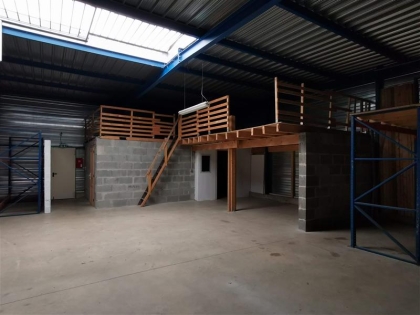 Location Activités Entrepôts LA MEZIERE - Photo 2
