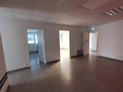 Vente Utilisateur Bureaux TREGUEUX - Photo 1