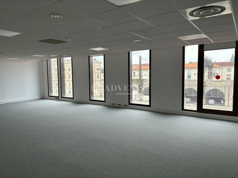 Location Bureaux NIMES (30000) - Photo 1