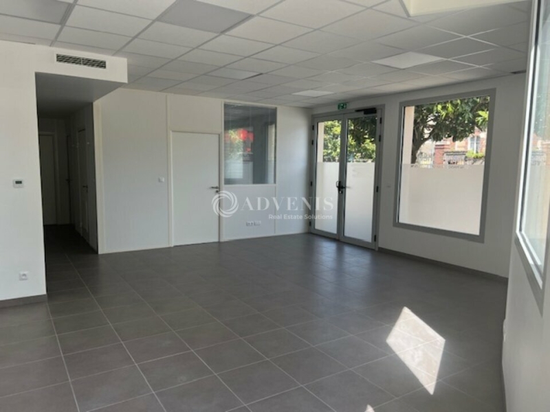 Location Commerces DREUX (28100) - Photo 2