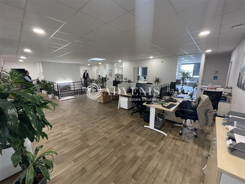 Location Bureaux BRUGES (33520) - Photo 1