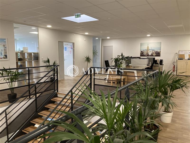 Location Bureaux BRUGES (33520) - Photo 2