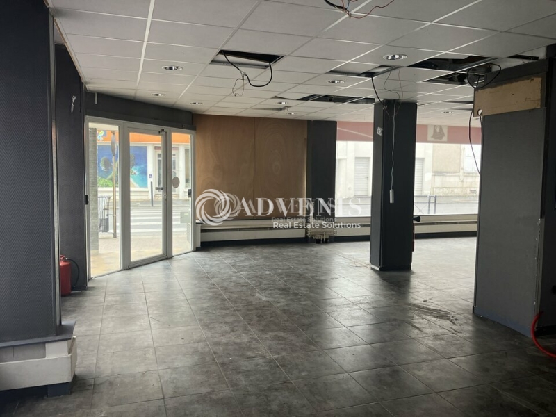 Location Commerces BOURGES (18000) - Photo 2