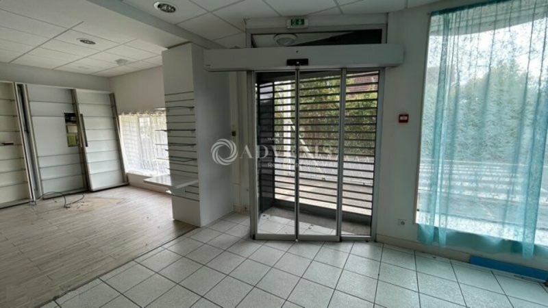 Location Commerces BOURGES (18000) - Photo 2
