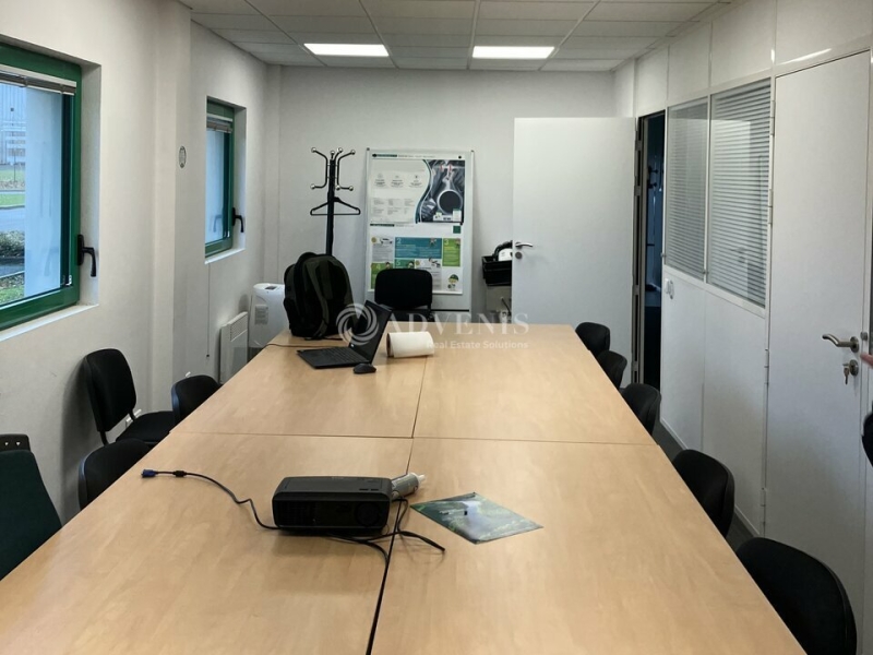 Vente Investisseur Bureaux LE SUBDRAY (18570) - Photo 1