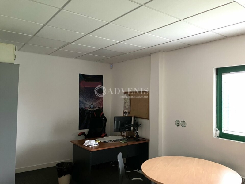 Vente Investisseur Bureaux LE SUBDRAY (18570) - Photo 2