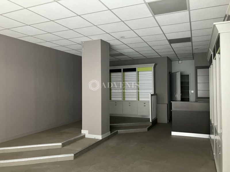 Location Commerces BOURGES (18000) - Photo 2