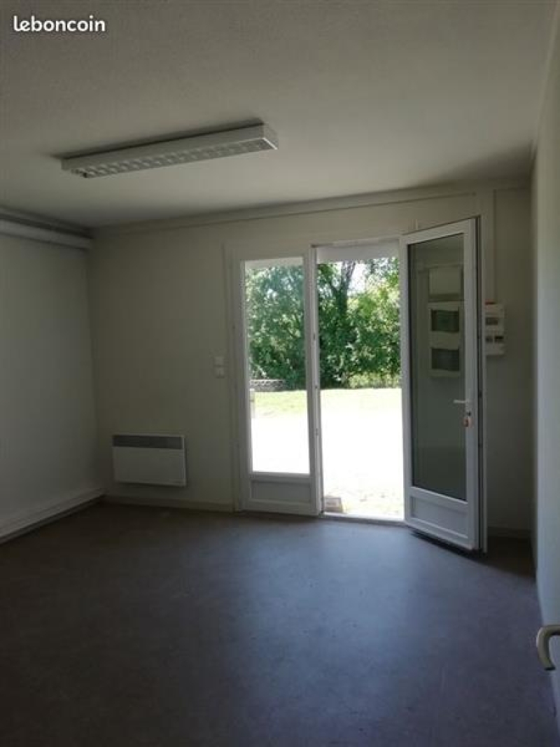 Location Commerces CHAMPCEVINEL (24750) - Photo 1