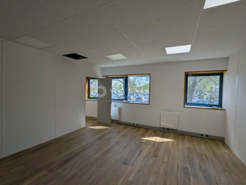 Location Bureaux SAVIGNY LE TEMPLE (77176) - Photo 2