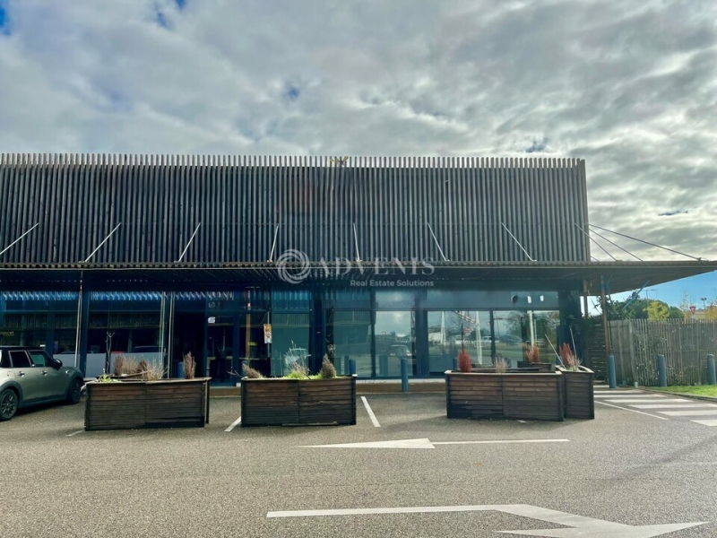 Location Commerces SAINT-BONNET-DE-MURE (69720) - Photo 1