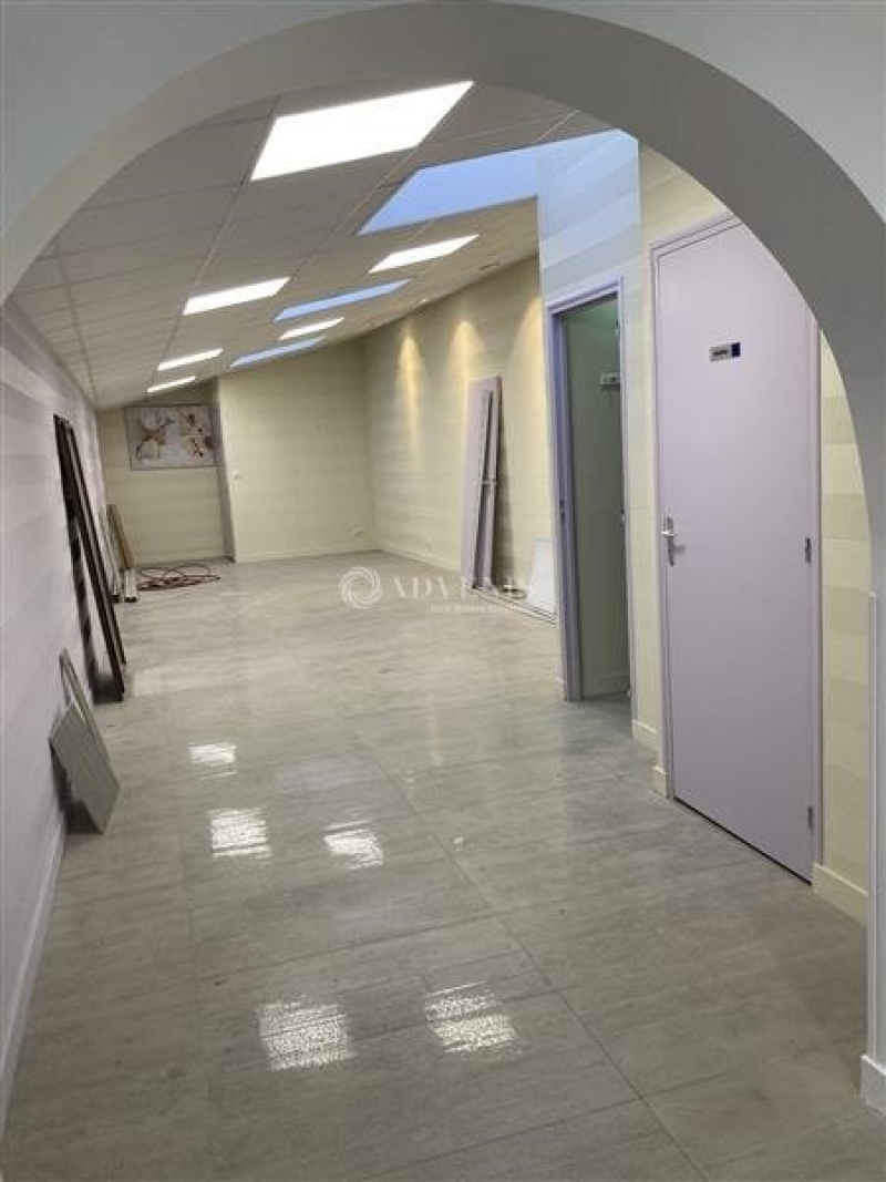 Location Bureaux LE MANS (72100) - Photo 2
