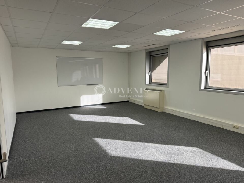 Location Bureaux NOISY LE GRAND (93160) - Photo 2