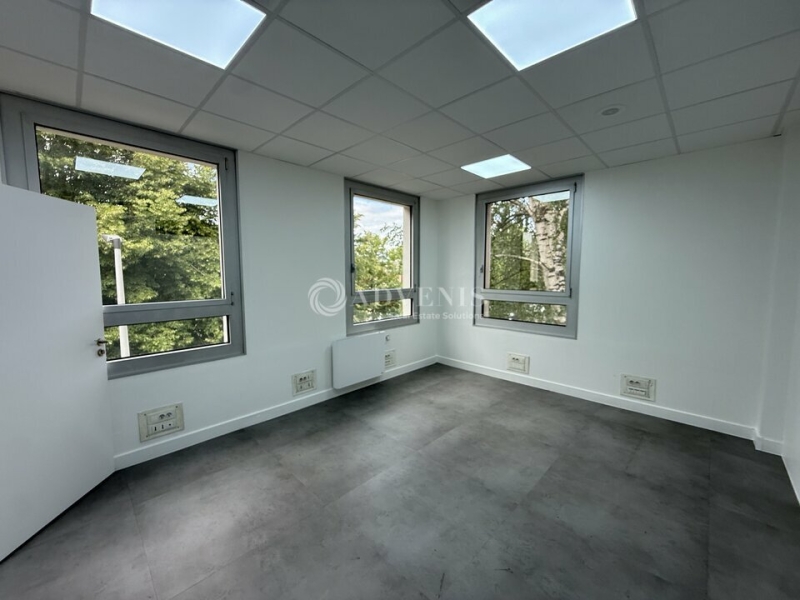 Location Activités Entrepôts EMERAINVILLE (77184) - Photo 2