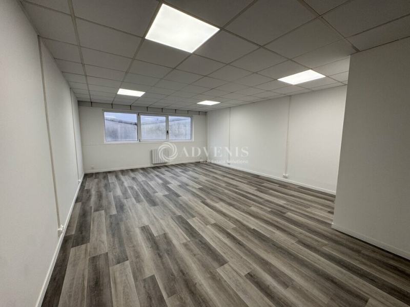 Location Bureaux OZOIR LA FERRIERE (77330) - Photo 1