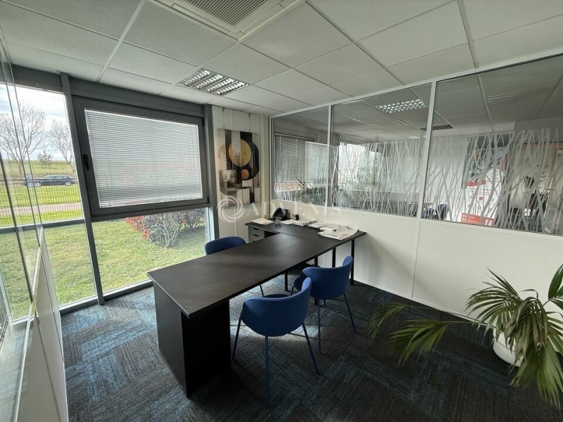 Location Bureaux MAGNY LE HONGRE (77700) - Photo 1
