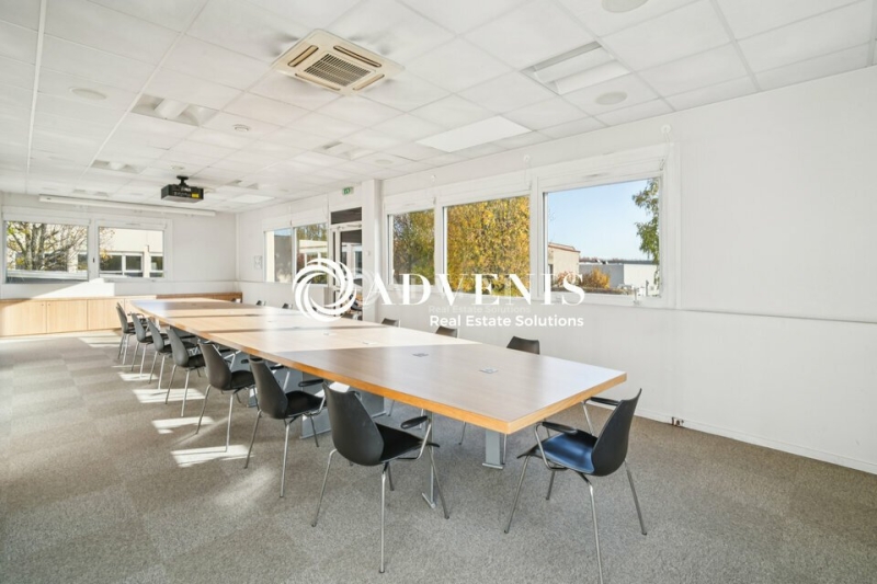 Vente Investisseur Bureaux VILLEPINTE (93420) - Photo 2