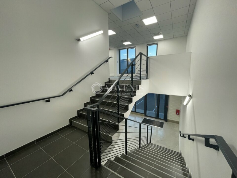 Location Activités Entrepôts LE BOURGET (93350) - Photo 3