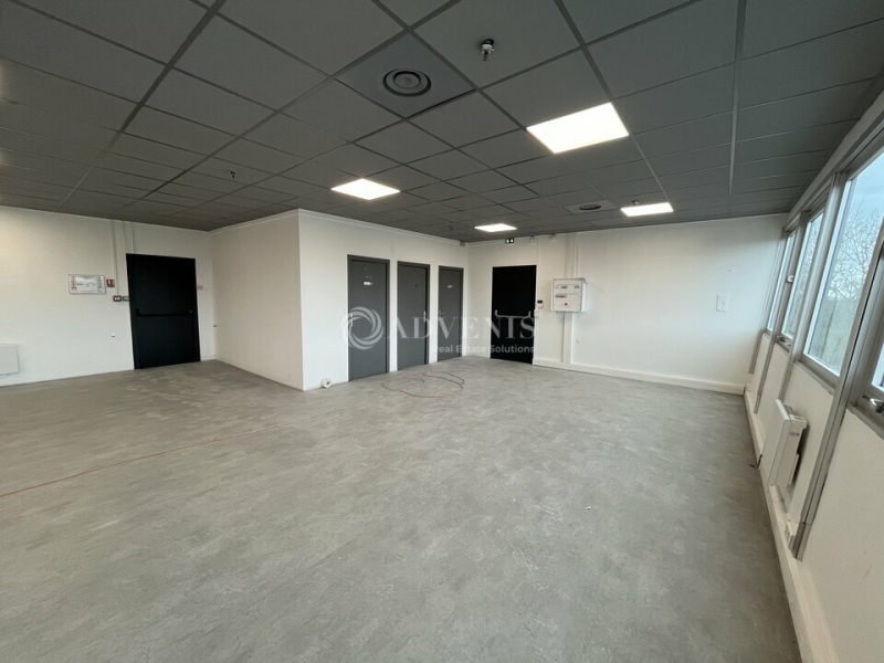 Location Entrepôts FOSSES (95470) - Photo 9