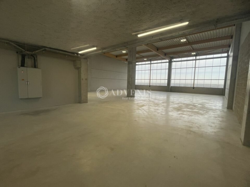 Location Activités Entrepôts TREMBLAY EN FRANCE (93290) - Photo 4